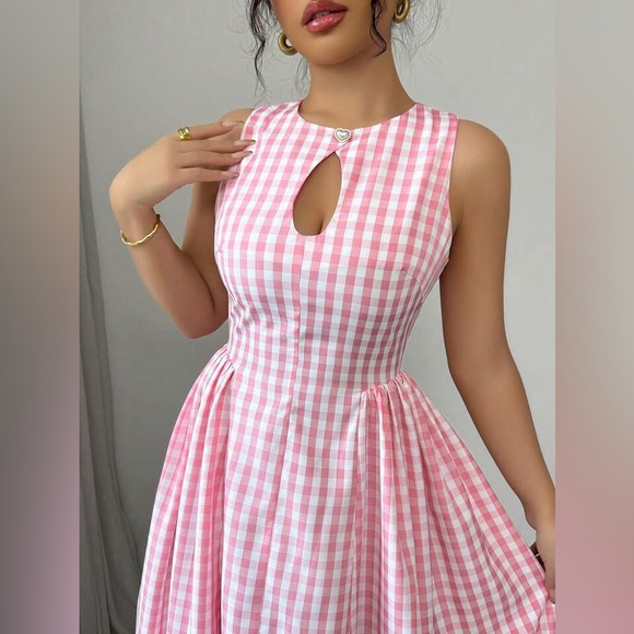 SHEIN CURVE PINK AND WHITE GINGHAM DRESS 🩷🤍🩷🤍🩷🩷🩷🤍🤍🤍🤍🩷🤍🩷🩷🤍🩷🩷🤍🩷 - Picture 6 of 8